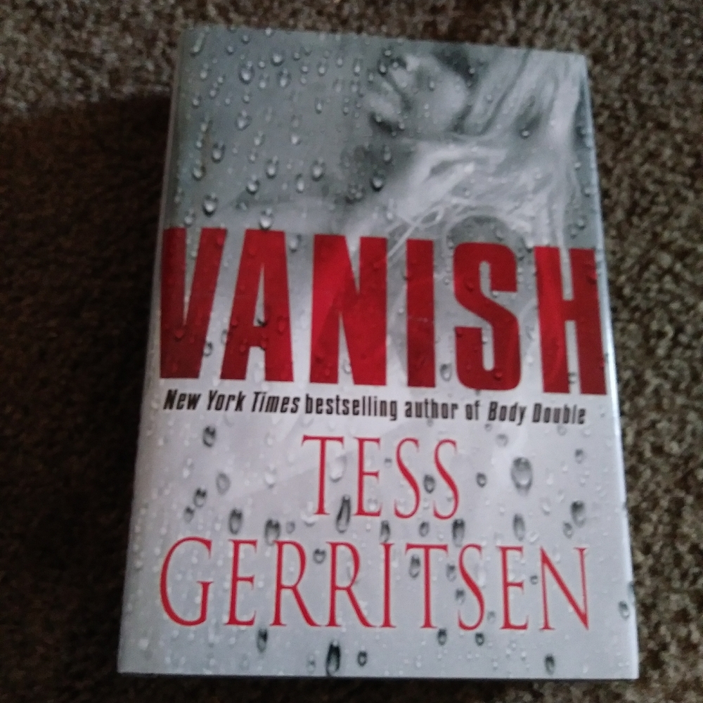 Book by Tess Gerritson "Vanish"